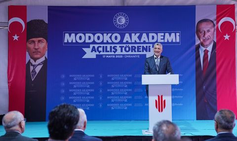 Ticaret Bakanı Bolat, Modoko Akademi'nin Açılışında Mobilya Sektörünü Değerlendirdi