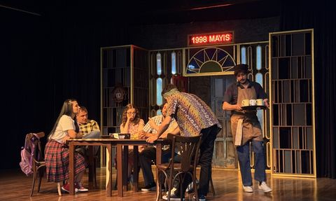 Trabzon'da "Öğle Kahvesi" Oyunu Sahnelendi