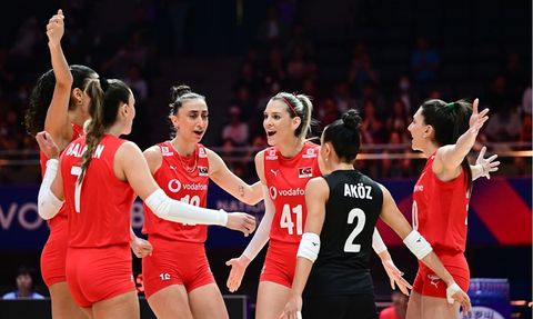 A Milli Kadın Voleybol Takımı Fransa'yı Yendi