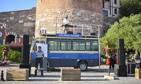 Ankara Kalesi'nde Dolmuş Sahne ile Müzik Keyfi