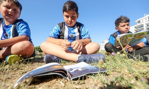 Bursa'da Genç Sporcular Kitap Okuyarak Gelişiyor