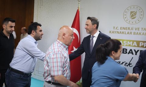 Enerji Bakanı Bayraktar, Bayramda Çalışanlarla Buluştu