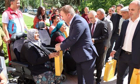 Erzincan'da Engelli Vatandaşlara Akülü Araç Desteği