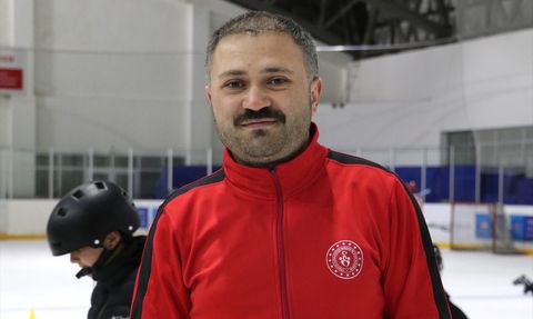 Erzurum'da Geleceğin Buz Hokeycileri Yetiştiriliyor