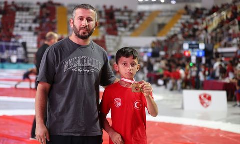 Güreş Şampiyonası'nda Centilmenlik Dersi