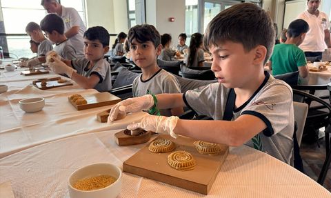 Hatay'da 1200 Öğrenciye Kömbe Yapımı Eğitimi Verildi