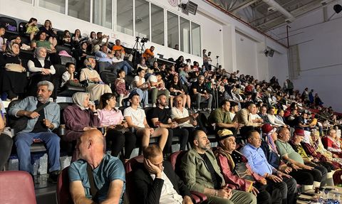 Karaman'da Yıldızlar Halk Oyunları Türkiye Şampiyonası Düzenlendi