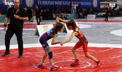 Minikler Türkiye Güreş Şampiyonası Sivas'ta Başladı