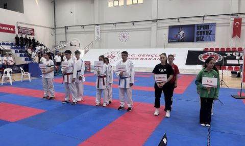 Zonguldak'ta Türkiye Karate Premier Ligi Başladı