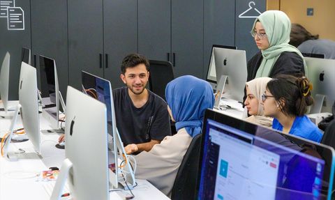 42 Türkiye: Geleceğin Yazılımcılarını Yetiştiriyor