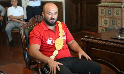 664. Kırkpınar Yağlı Güreşleri'nin Şampiyonu Orhan Okulu Antalya'ya Döndü