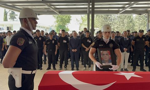 Adana'da Kalp Krizi Geçiren Polis Memurunun Cenazesi Defnedildi