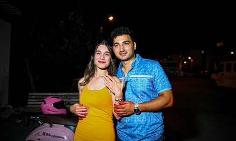 Adana'da Mizansenli Evlenme Teklifi: Genç Çift Polis Merkezinde Fırtına Gibi