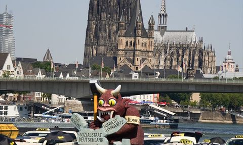 Almanya'da Taksicilerden Uber ve Bolt'a Protesto