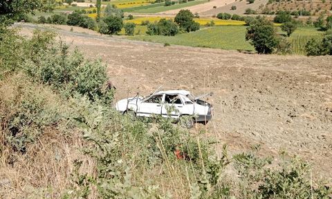 Amasya'da Otomobil Şarampole Devrildi: 4 Yaralı