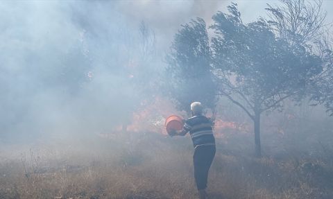 Antalya'da Çöplük Yangınına Müdahale Ediliyor