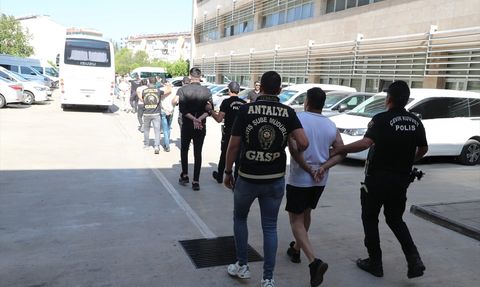 Antalya'da Gece Avı Operasyonu: 20 Tutuklama