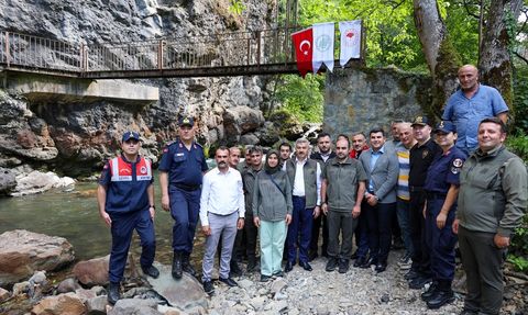 Artvin'de 5 Bin Kırmızı Benekli Alabalık Yavrusu Doğaya Salındı