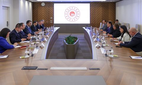 Bakan Kurum, KKTC İçişleri Bakanı Oğuz ile Toplandı