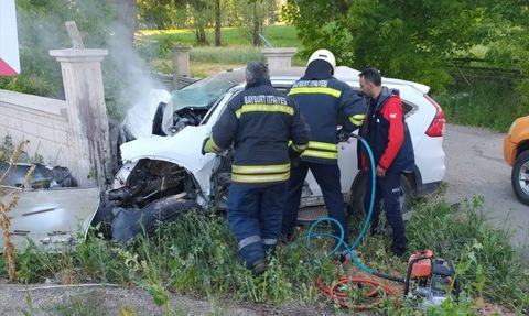 Bayburt'ta İstinad Duvarına Çarpan Cipin Sürücüsü Yaralandı