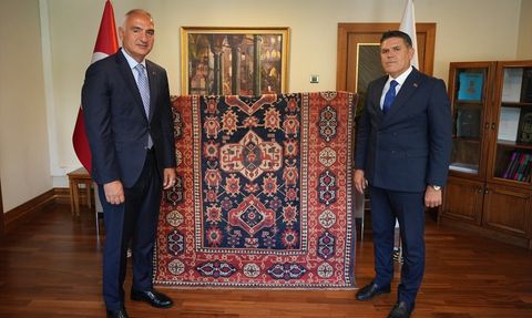 Beş Asırlık Uşak Halısı Yurt Hasretine Son Verdi