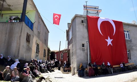 Bitlisli Şehit Sözleşmeli Erlerin Ailelerine Acı Haber Ulaşır