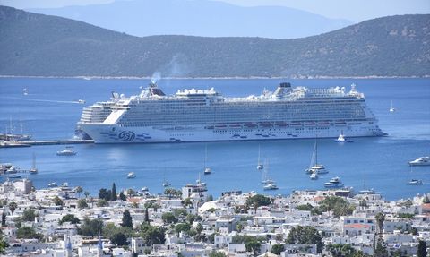 Bodrum'a İki Kruvaziyerle Gelen 3 Bin 308 Yolcu