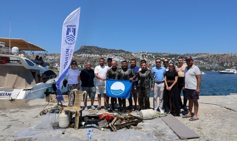 Bodrum'da Gönüllü Dalgıçlardan Temiz Deniz Uygulaması