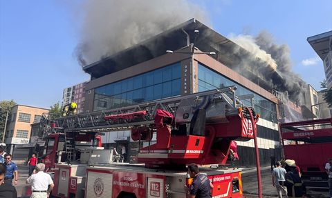 Bursa'da Tekstil Mağazasında Yangın Kontrol Altına Alındı
