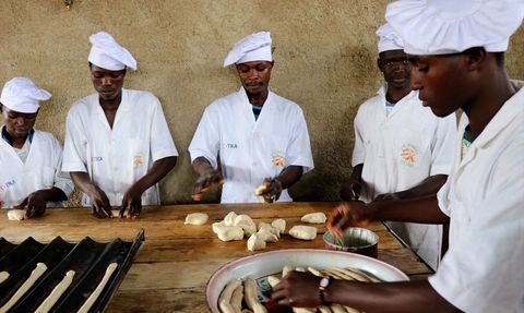 Büyükelçi Öskiper, TİKA Projelerini ve Mülteci Kampını Ziyaret Etti