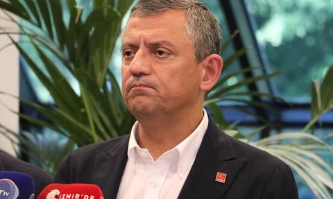 CHP Genel Başkanı Özgür Özel İzmir'de Basın Mensuplarının Sorularını Yanıtladı