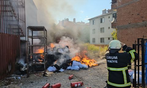 Çorum'da Tekstil Firmasına Ait Atık Alanında Yangın Çıktı