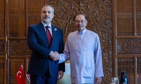 Dışişleri Bakanı Hakan Fidan, Malezya Başbakanı Enver İbrahim ile Bir Araya Geldi