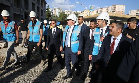 Gençlik ve Spor Bakanı Osman Aşkın Bak Siirt'te İncelemelerde Bulundu