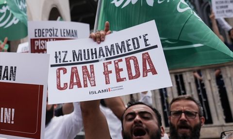 İstanbul'da Hazreti Muhammed'in Karikatürünü Protesto Etme Eylemi