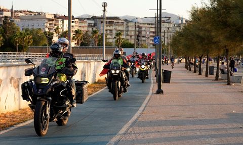 İzmir'de 15 Temmuz İçin Motosiklet ve Bisiklet Turu Düzenlendi
