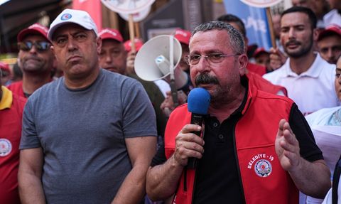 İzmir'de İşten Çıkarılan İşçiler Protesto Gösterilerini Sürdürüyor