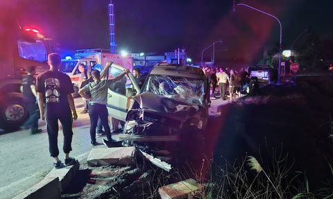İzmir'de Trafik Kazaları: 1 Ölü, 15 Yaralı