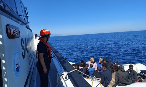 İzmir Selçuk'ta 16 Düzensiz Göçmen Yakalandı