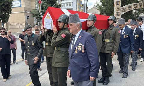 Karabük'te Kıbrıs Gazisi Hikmet Kapanşahin Son Yolculuğuna Uğurlandı