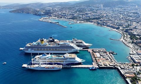 Kuşadası, 4 Kruvaziyerle 6.298 Turisti Ağırladı