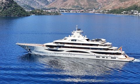 Lüks Yat "Alaiya" Marmaris'e Veda Etti