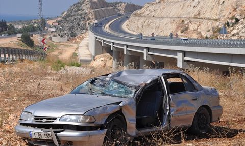 Mersin'de Trafik Kazası: 1 Ölü, 1 Ağır Yaralı