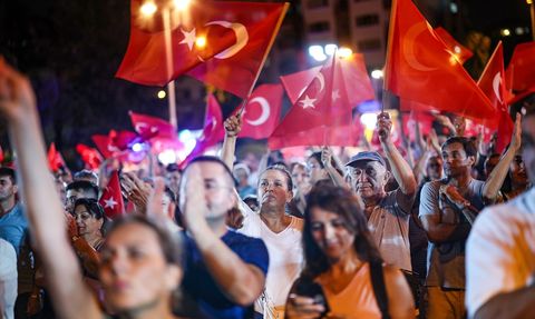 Özgür Özel Antalya'daki Mitingde Hedefte Belediye Başkanları