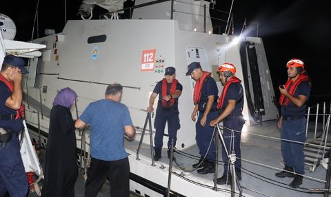 Sahil Güvenlik, Gökçeada ve Bozcaada'daki Hastalara Yardım Eli Uzattı