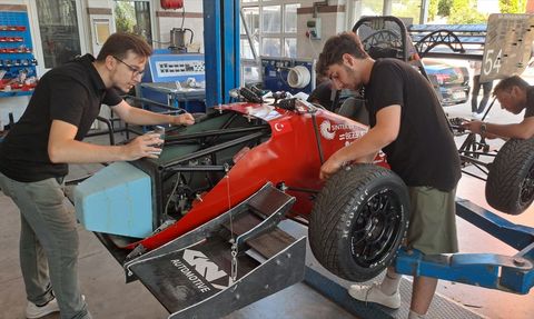 Sakarya Üniversitesi'nin Yarış Aracı İsviçre'de Yarışacak