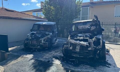 Sarıyer'de Park Halindeki İki Cip Kundaklandı!