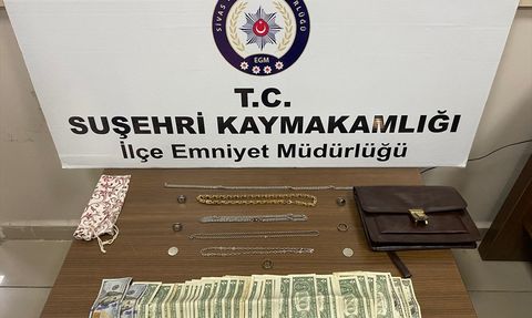 Sivas'ta Kuyumcudan Altın Çalan Üç Yabancı Uyruklu Zanlı Artvin'de Ele Geçirildi