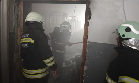 Sivas'ta Mobilya İmalathanesinde Yangın Çıktı