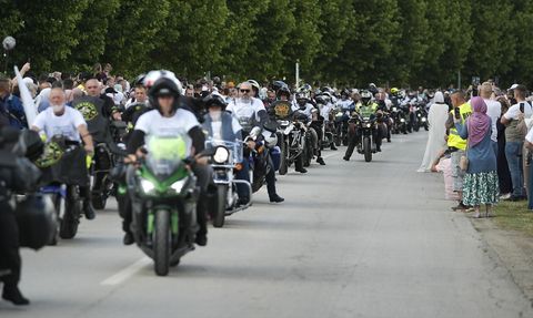 Srebrenitsa'da Barış Yürüyüşü: 21. Yıldönümünde Soykırım Kurbanları Unutulmadı